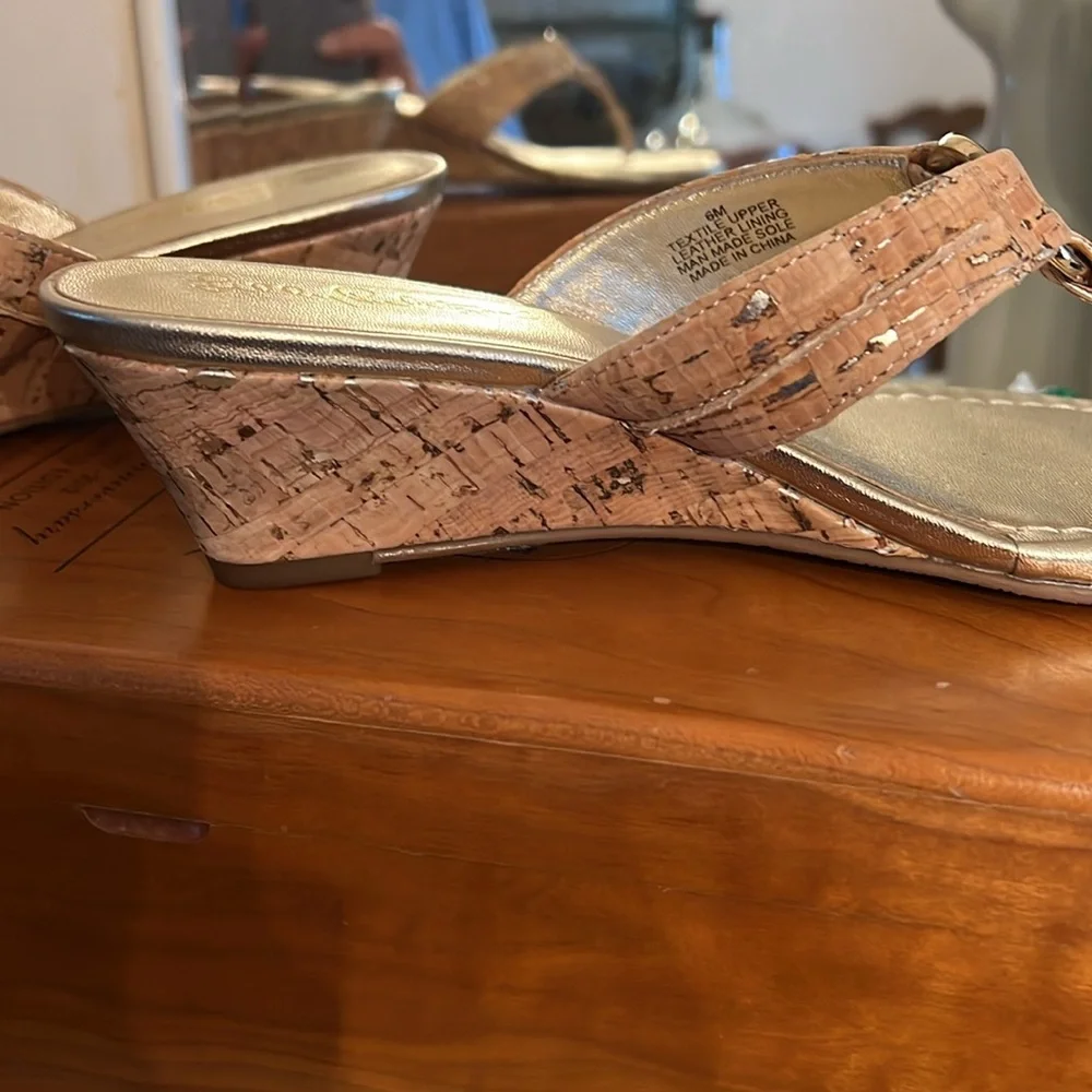 Lilly Pulitzer Cork/leather wedge Thong Sandal EEEUC - Picture 3 of 7
